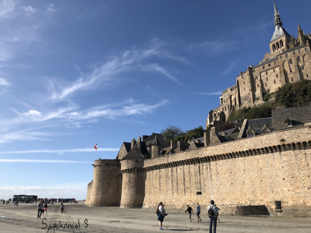 เมื่อน้ำลด หน้า Mont Saint Michel